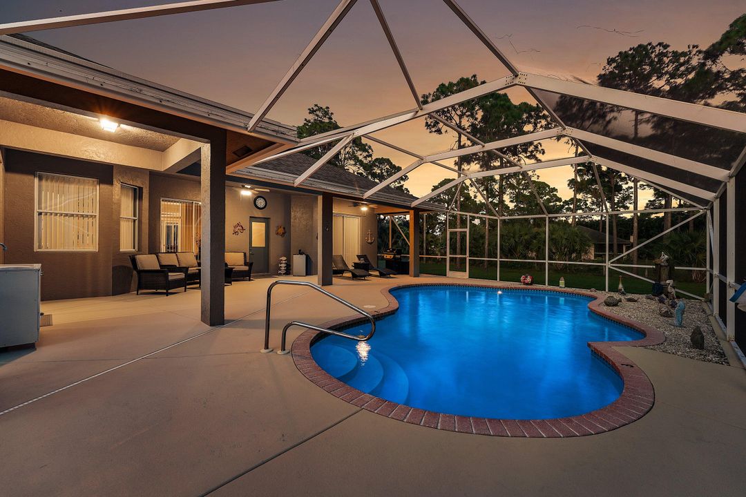 合同活跃: $784,999 (3 贝兹, 2 浴室, 2353 平方英尺)