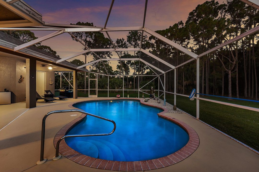 合同活跃: $784,999 (3 贝兹, 2 浴室, 2353 平方英尺)