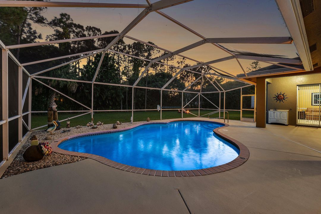 合同活跃: $784,999 (3 贝兹, 2 浴室, 2353 平方英尺)