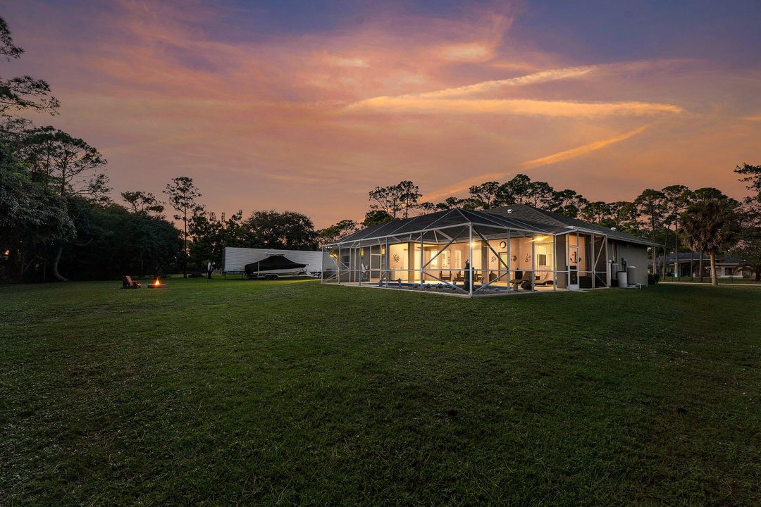 合同活跃: $784,999 (3 贝兹, 2 浴室, 2353 平方英尺)