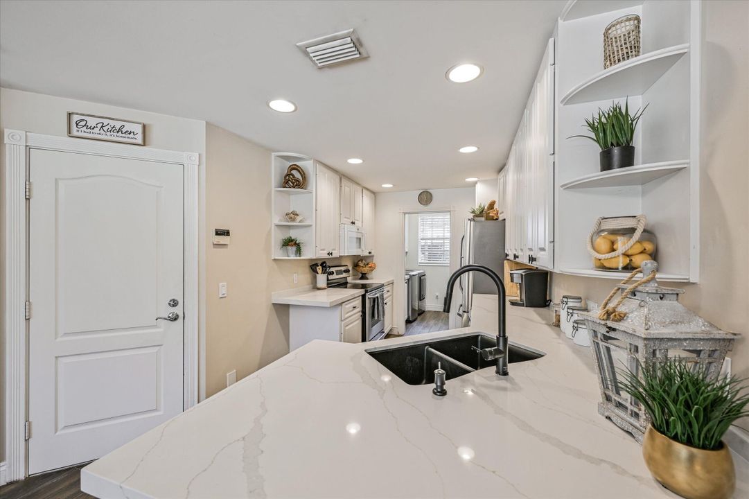 Под контрактом: $510,000 (3 спален, 2 ванн, 1570 Квадратных фут)