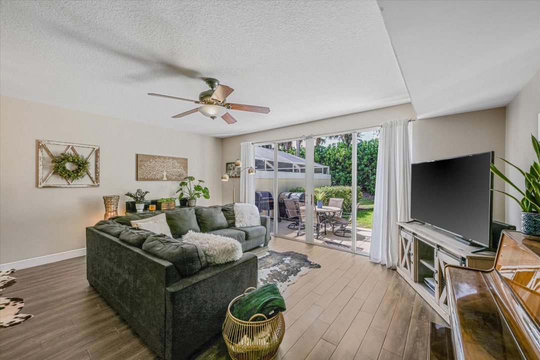 Под контрактом: $510,000 (3 спален, 2 ванн, 1570 Квадратных фут)