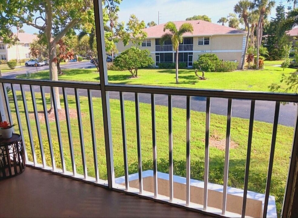 For Sale: $174,000 (2 beds, 2 baths, 886 Square Feet)