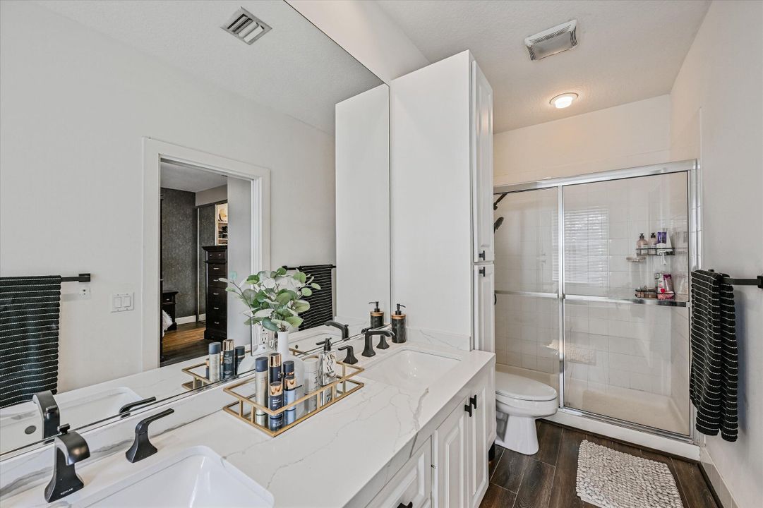 Под контрактом: $510,000 (3 спален, 2 ванн, 1570 Квадратных фут)