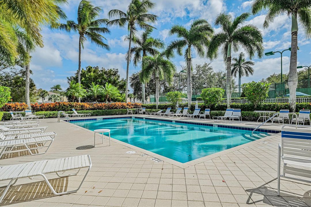 Под контрактом: $510,000 (3 спален, 2 ванн, 1570 Квадратных фут)