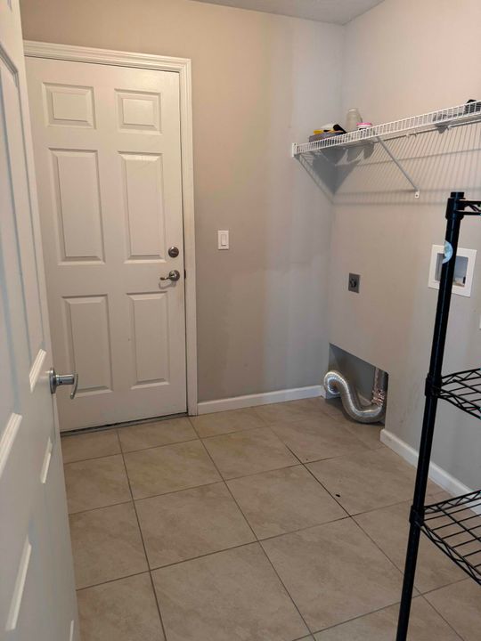 For Rent: $2,700 (4 beds, 2 baths, 1833 Square Feet)