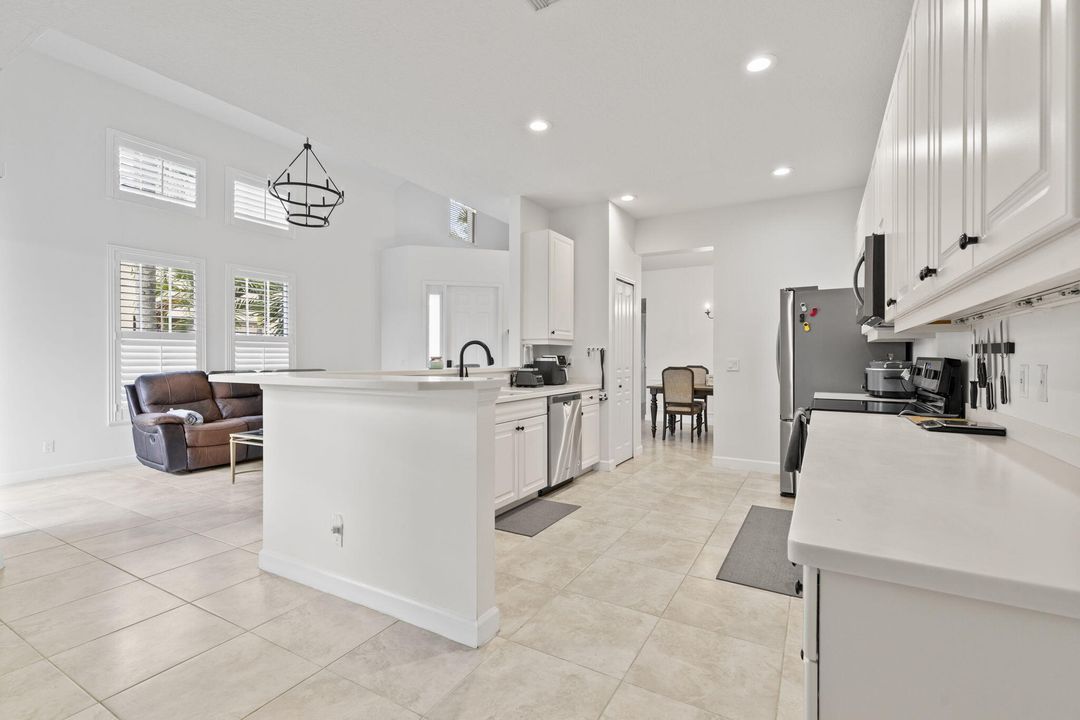 На продажу: $339,000 (3 спален, 2 ванн, 2028 Квадратных фут)