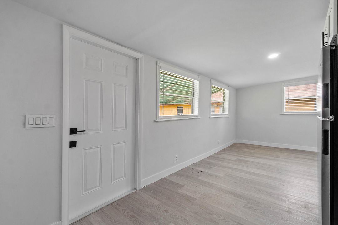 待售: $340,000 (2 贝兹, 1 浴室, 736 平方英尺)