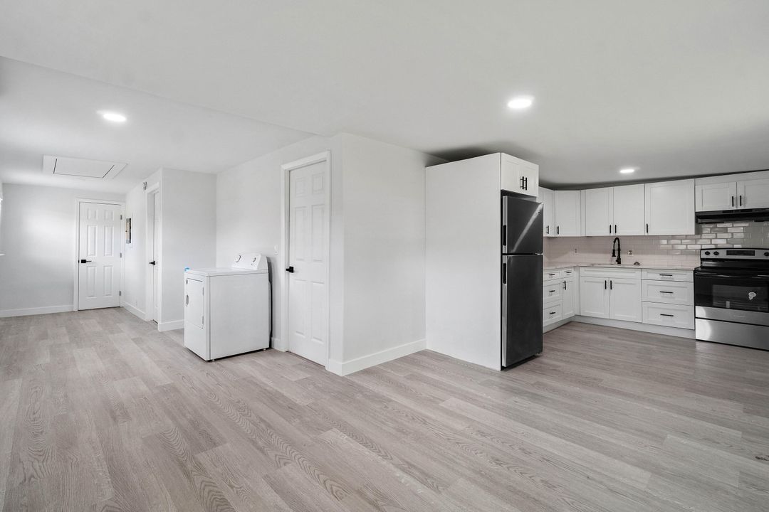 待售: $340,000 (2 贝兹, 1 浴室, 736 平方英尺)