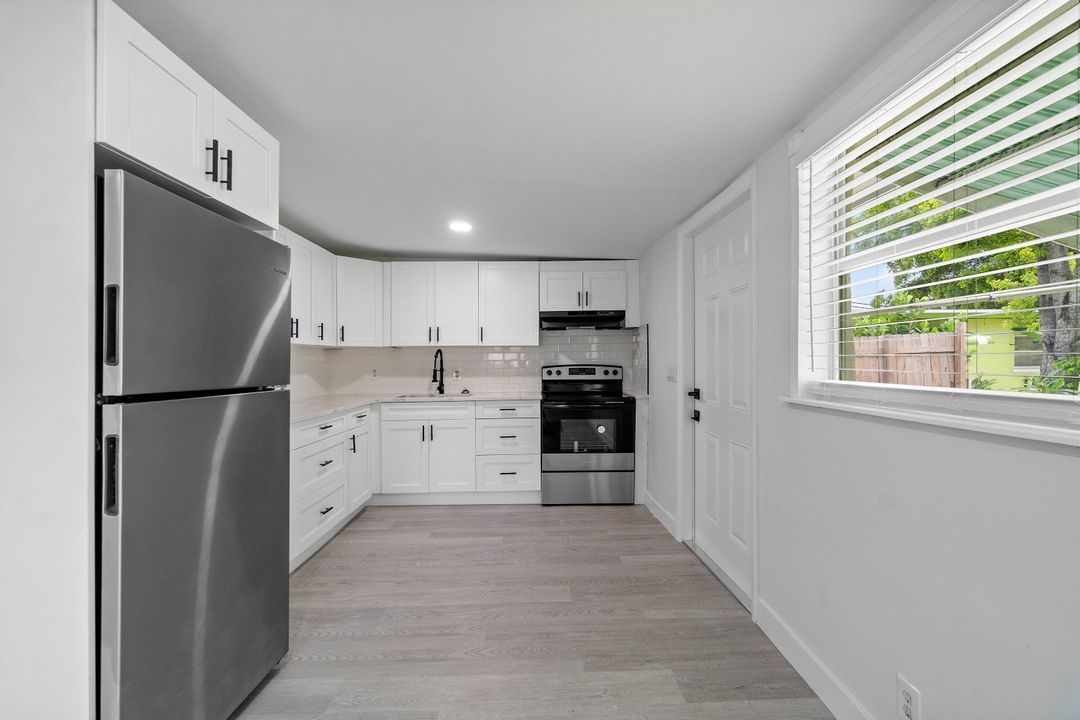 待售: $340,000 (2 贝兹, 1 浴室, 736 平方英尺)