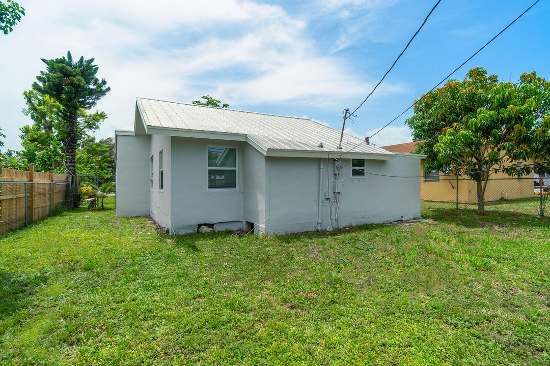 待售: $340,000 (2 贝兹, 1 浴室, 736 平方英尺)