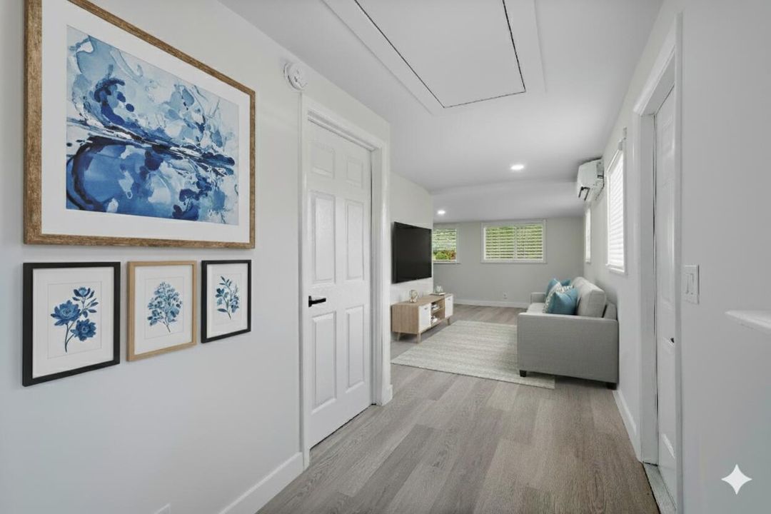 待售: $340,000 (2 贝兹, 1 浴室, 736 平方英尺)