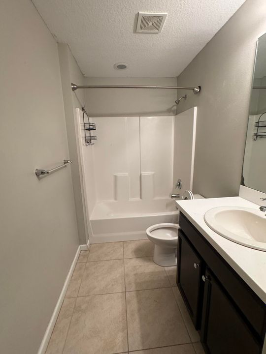 For Rent: $2,700 (4 beds, 2 baths, 1833 Square Feet)