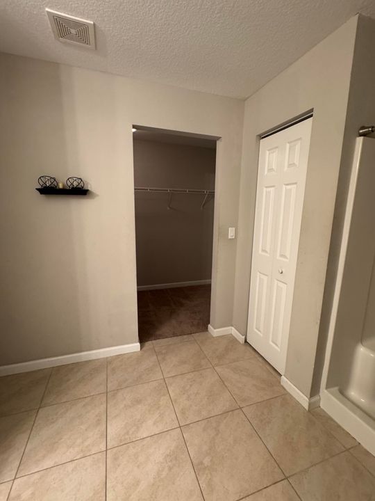 For Rent: $2,700 (4 beds, 2 baths, 1833 Square Feet)