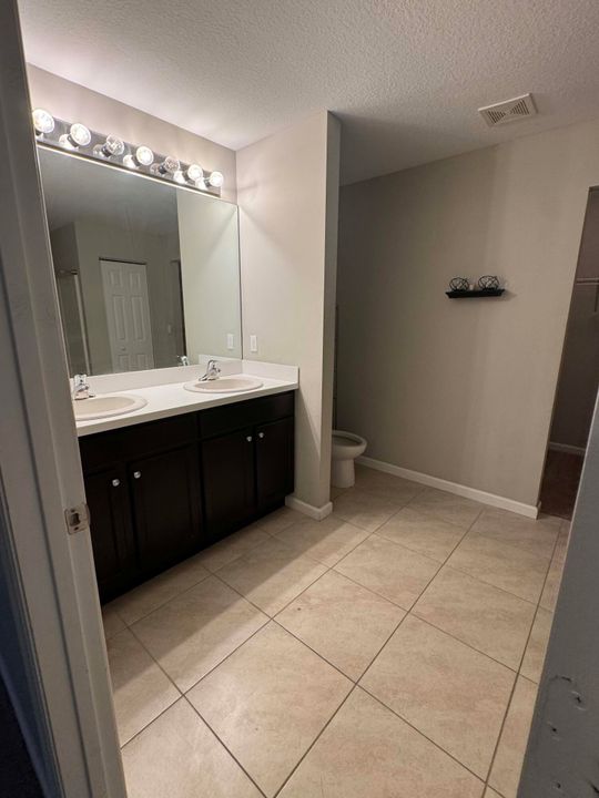 For Rent: $2,700 (4 beds, 2 baths, 1833 Square Feet)