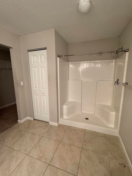 For Rent: $2,700 (4 beds, 2 baths, 1833 Square Feet)