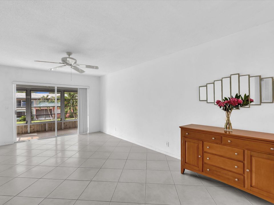 Active With Contract: $90,000 (1 beds, 1 baths, 727 Square Feet)