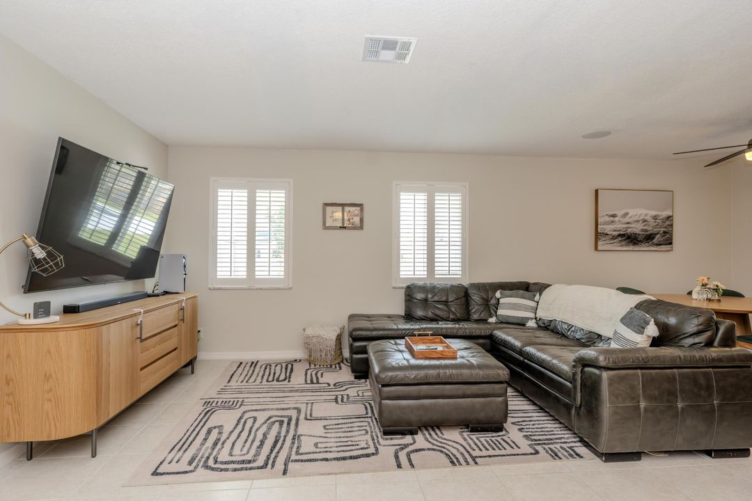 For Sale: $589,000 (3 beds, 2 baths, 1282 Square Feet)