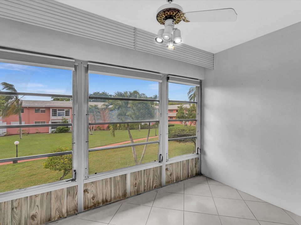 Active With Contract: $90,000 (1 beds, 1 baths, 727 Square Feet)