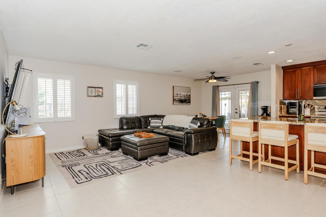 For Sale: $589,000 (3 beds, 2 baths, 1282 Square Feet)