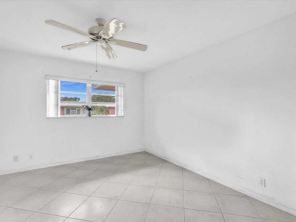 Active With Contract: $90,000 (1 beds, 1 baths, 727 Square Feet)