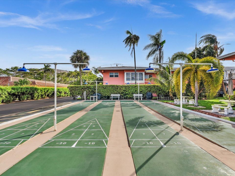 Active With Contract: $90,000 (1 beds, 1 baths, 727 Square Feet)