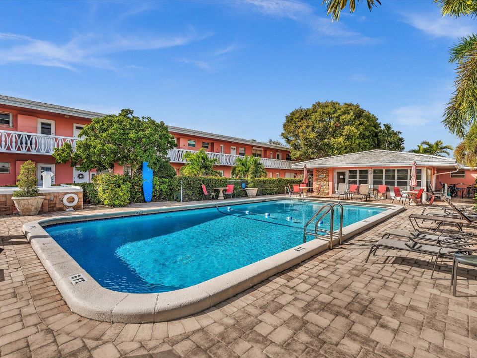 Active With Contract: $90,000 (1 beds, 1 baths, 727 Square Feet)