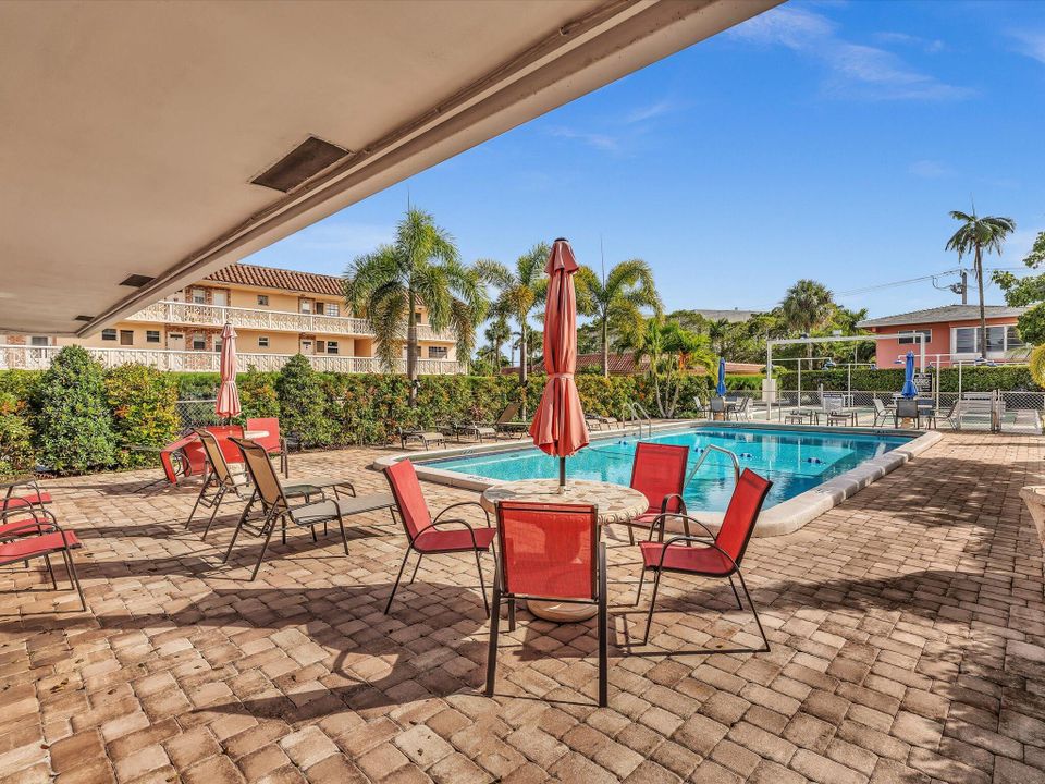 Active With Contract: $90,000 (1 beds, 1 baths, 727 Square Feet)