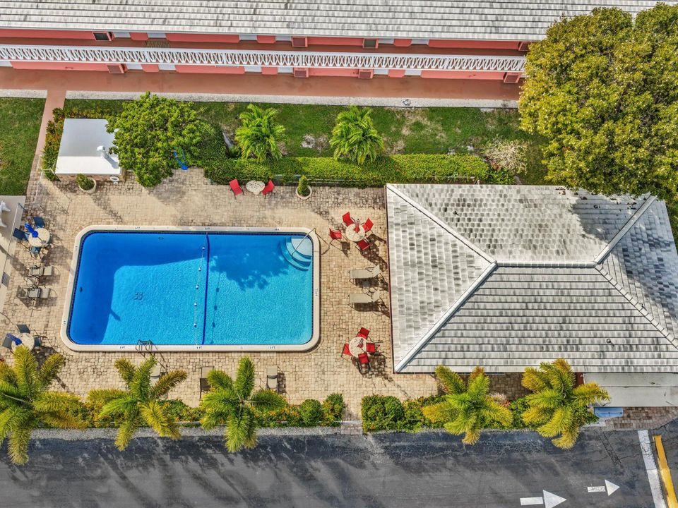 Active With Contract: $90,000 (1 beds, 1 baths, 727 Square Feet)