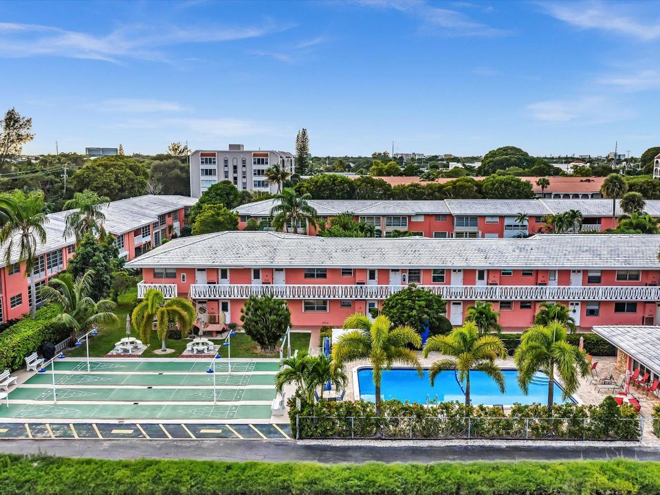 Active With Contract: $90,000 (1 beds, 1 baths, 727 Square Feet)