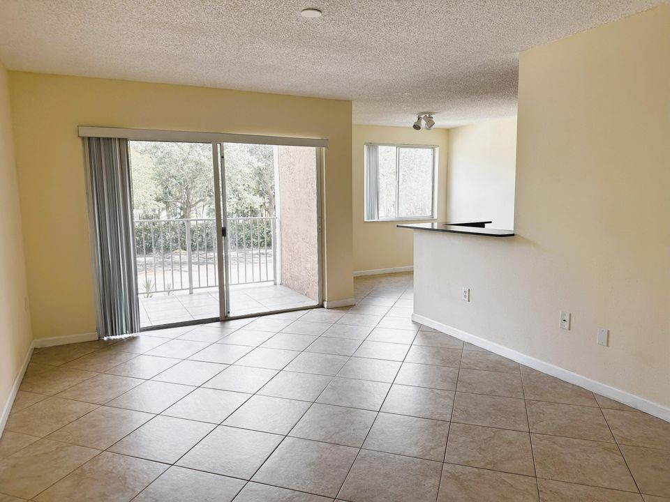 出租: $1,800 (1 贝兹, 1 浴室, 798 平方英尺)