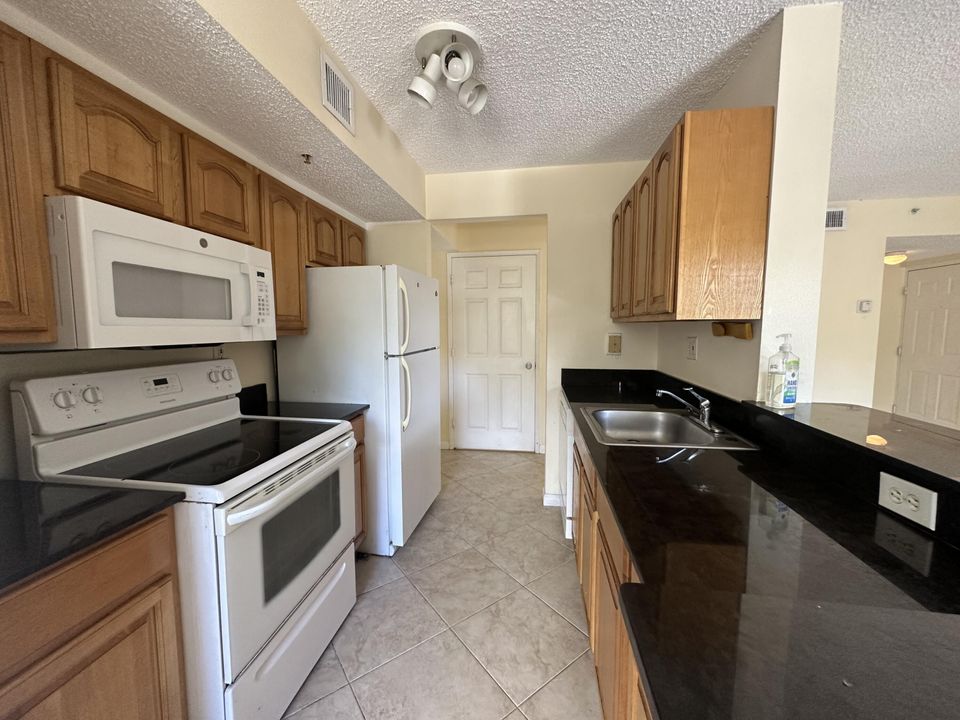 出租: $1,800 (1 贝兹, 1 浴室, 798 平方英尺)