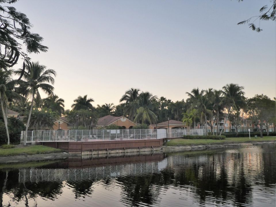 出租: $1,800 (1 贝兹, 1 浴室, 798 平方英尺)