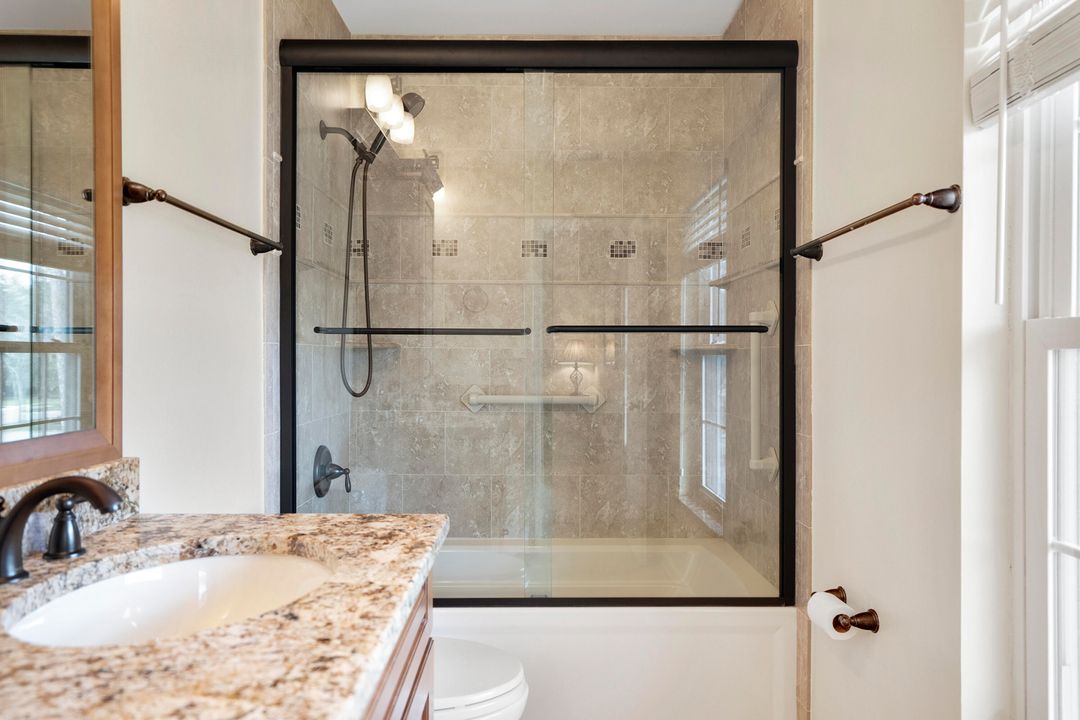 Activo con contrato: $375,000 (3 camas, 2 baños, 1625 Pies cuadrados)