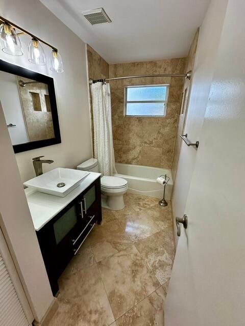 合同活跃: $4,200 (4 贝兹, 3 浴室, 2019 平方英尺)