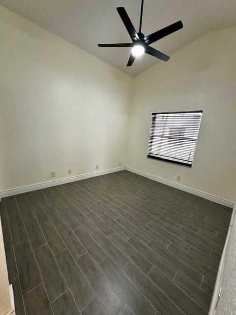 合同活跃: $4,200 (4 贝兹, 3 浴室, 2019 平方英尺)