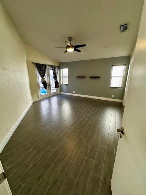 合同活跃: $4,200 (4 贝兹, 3 浴室, 2019 平方英尺)