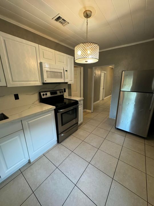 В аренду: $2,295 (2 спален, 1 ванн, 561 Квадратных фут)