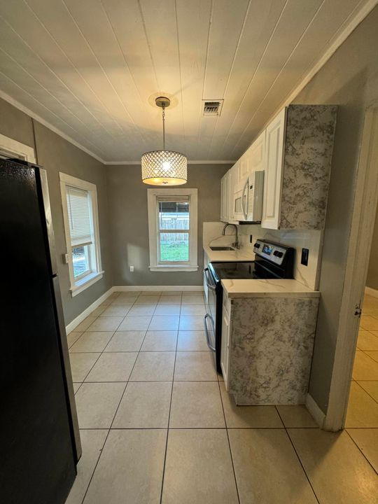 В аренду: $2,295 (2 спален, 1 ванн, 561 Квадратных фут)