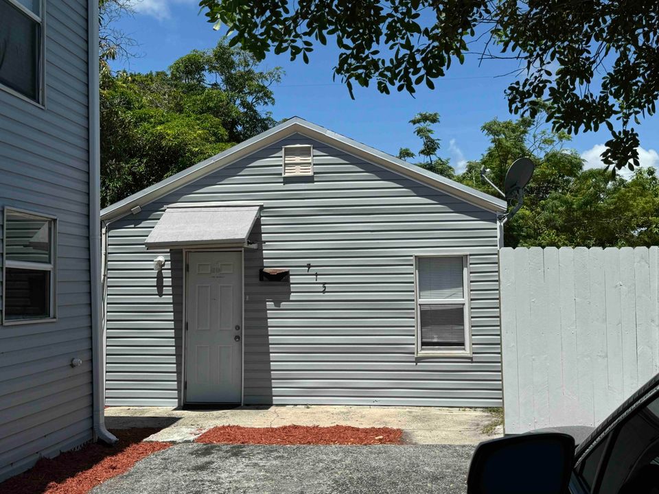 В аренду: $2,295 (2 спален, 1 ванн, 561 Квадратных фут)