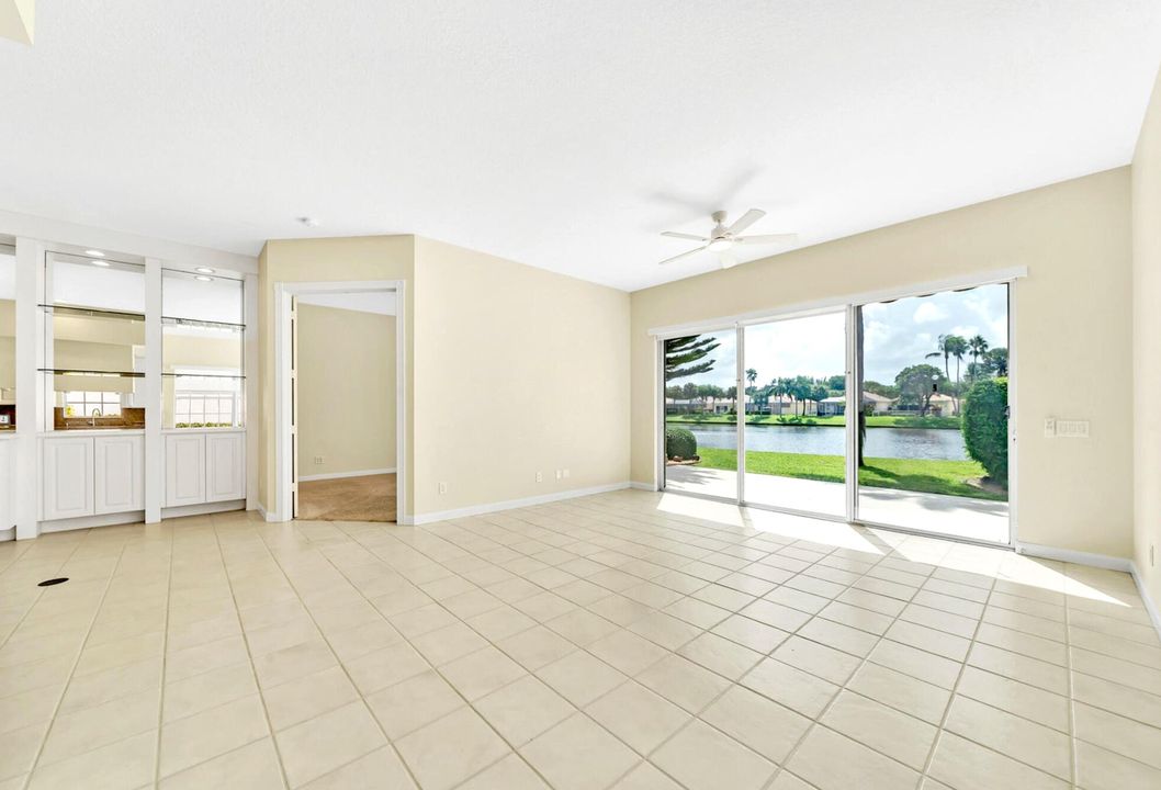 Activo con contrato: $4,300 (3 camas, 2 baños, 1711 Pies cuadrados)