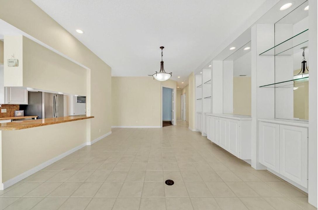 Activo con contrato: $4,300 (3 camas, 2 baños, 1711 Pies cuadrados)