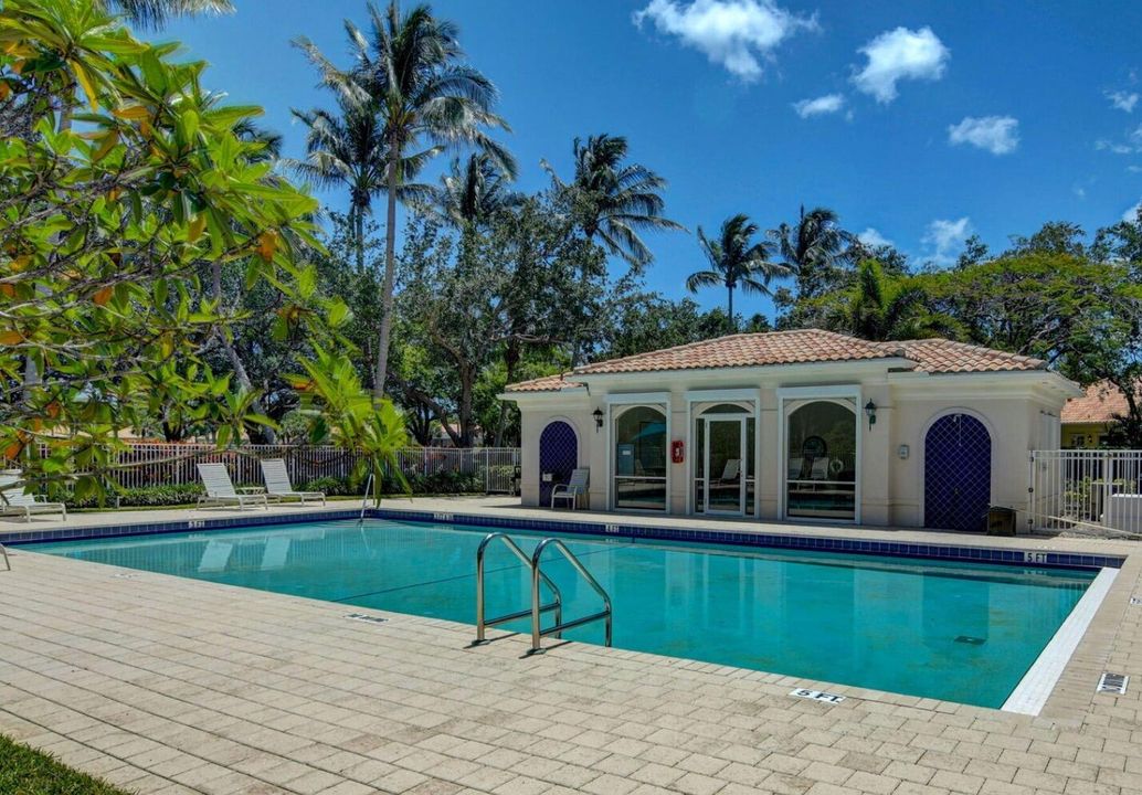 Activo con contrato: $4,300 (3 camas, 2 baños, 1711 Pies cuadrados)