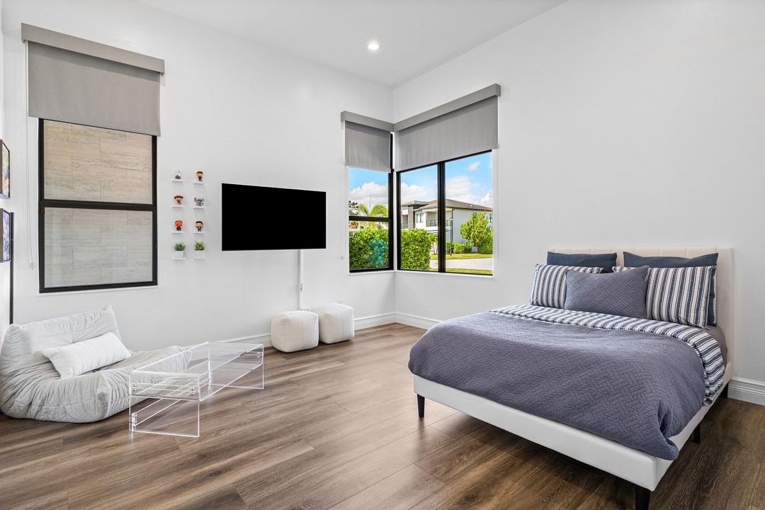 For Sale: $3,199,000 (3 beds, 4 baths, 3969 Square Feet)