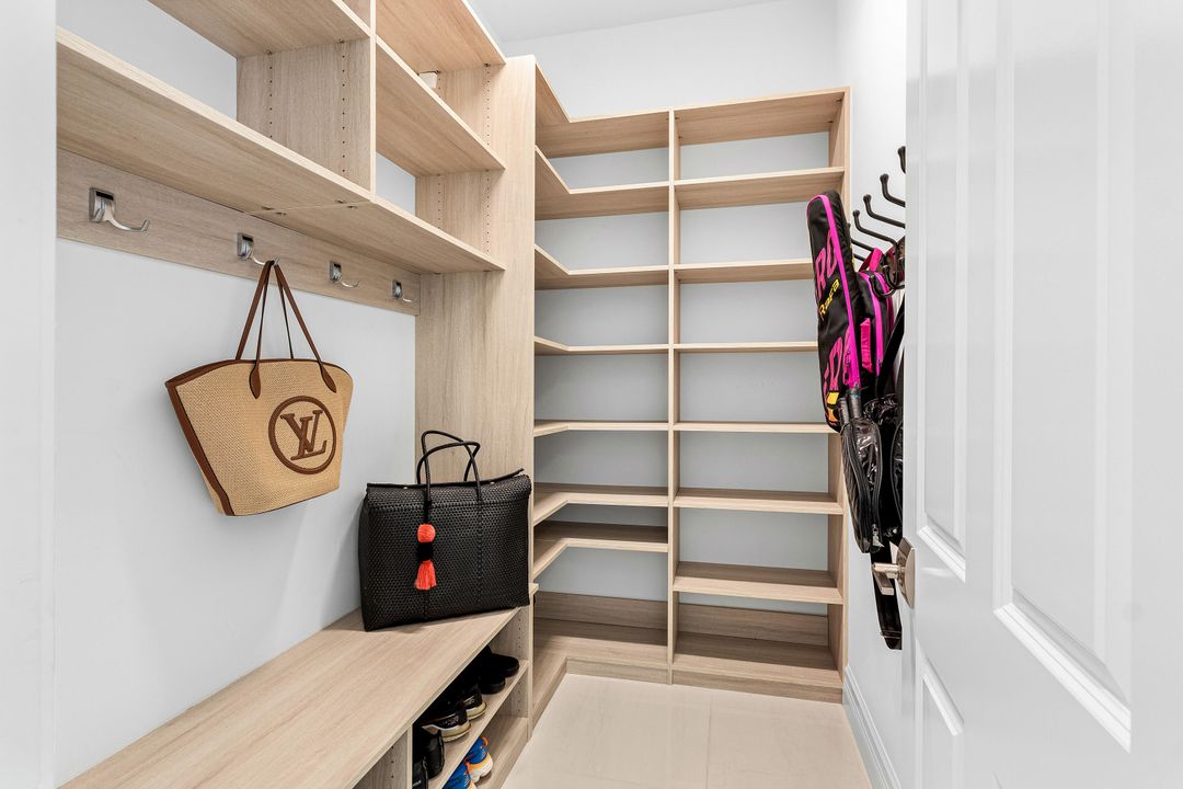 For Sale: $3,199,000 (3 beds, 4 baths, 3969 Square Feet)