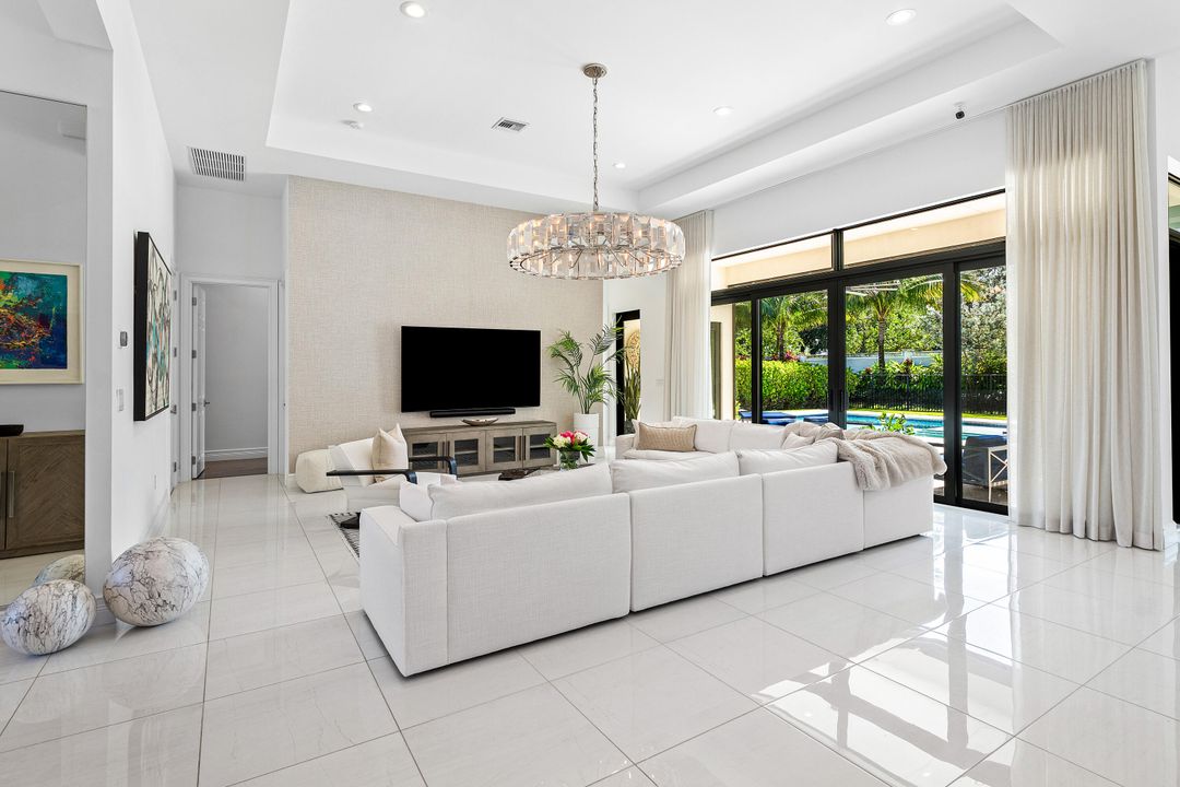 For Sale: $3,199,000 (3 beds, 4 baths, 3969 Square Feet)