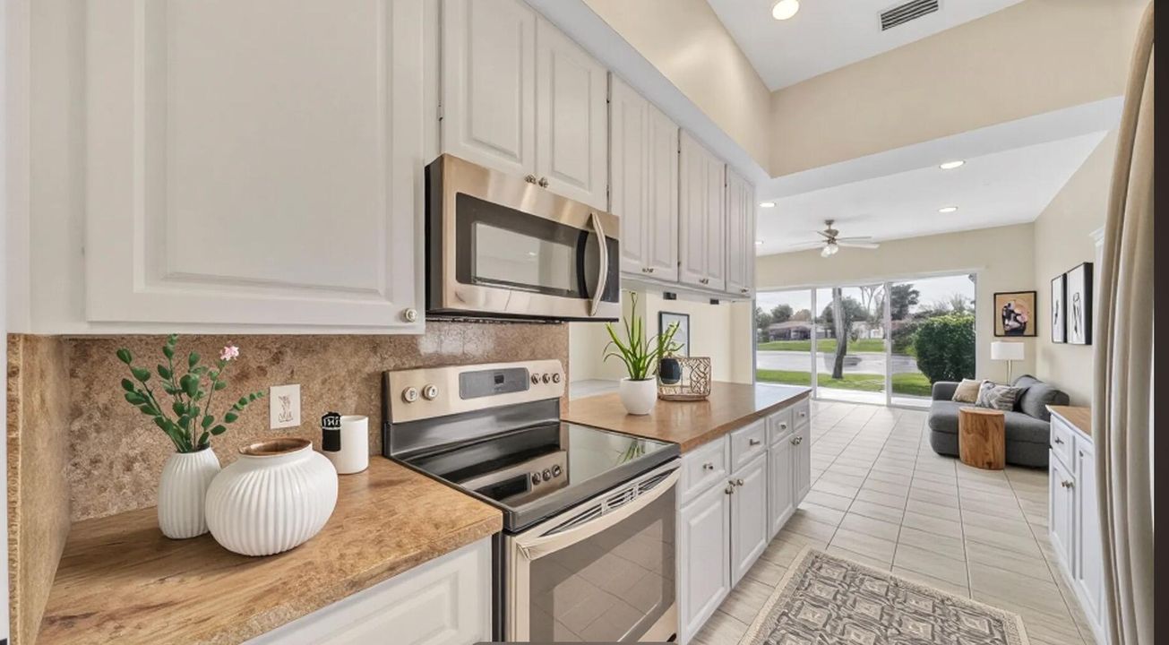 Activo con contrato: $4,300 (3 camas, 2 baños, 1711 Pies cuadrados)