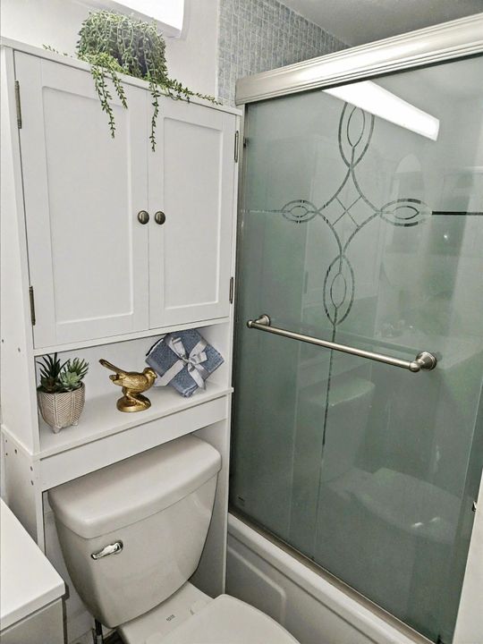 For Sale: $77,000 (1 beds, 1 baths, 702 Square Feet)