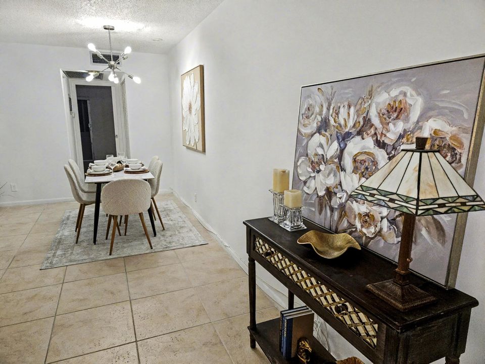 For Sale: $77,000 (1 beds, 1 baths, 702 Square Feet)