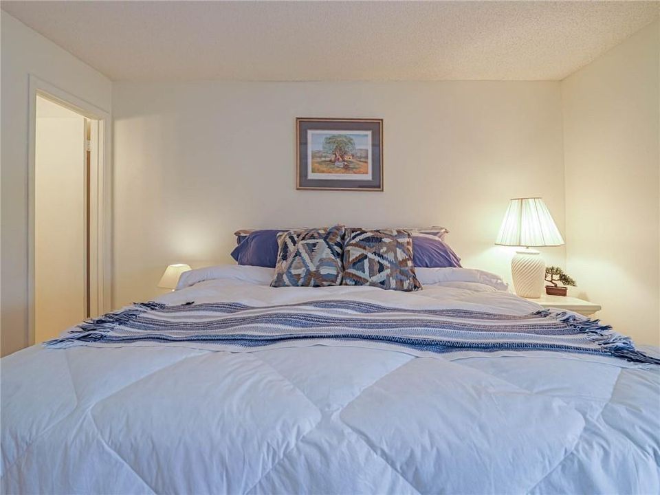 For Sale: $152,000 (2 beds, 2 baths, 1000 Square Feet)